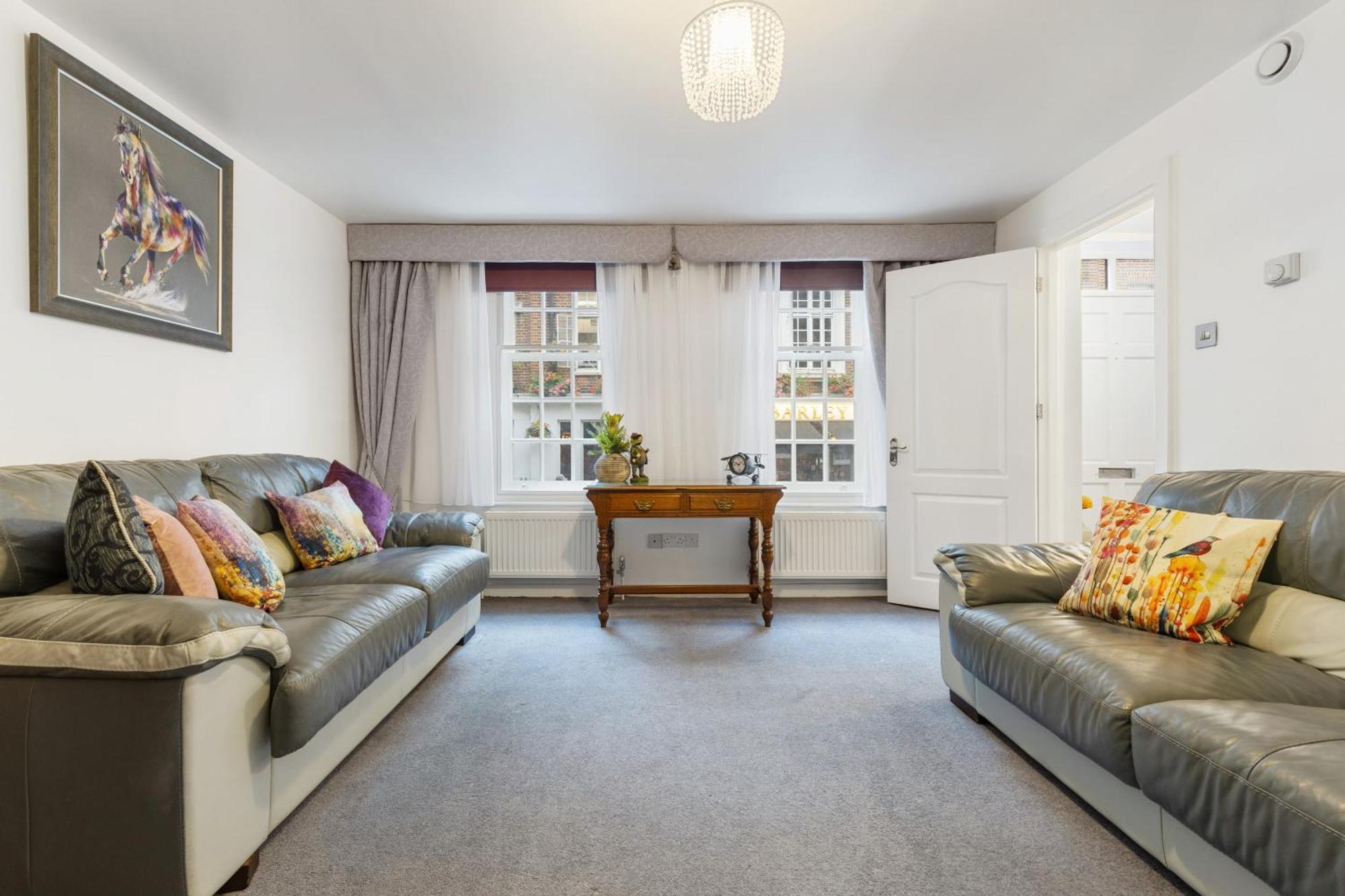 Westminster Classic Massionette Apartment London